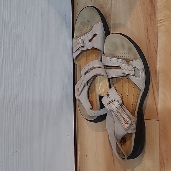 Unstructured Clarks beige women's sandals size 6.5 - Picture 2 of 6
